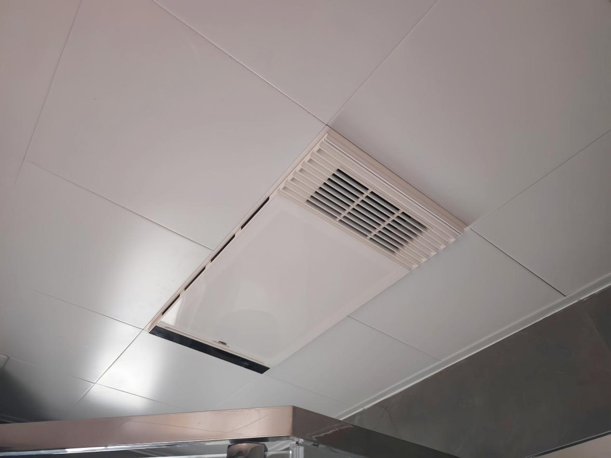 夏天浴室闷热安装什么浴霸,冬天洗澡装浴霸有用吗