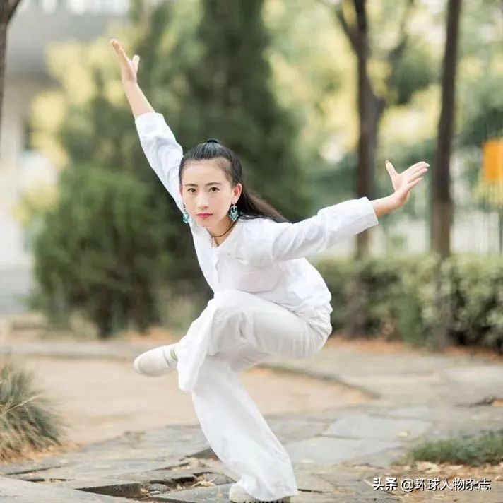 女侠耍刀剑,现实版女侠