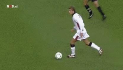 欧文依旧是联盟炙手可热的球星,被伤病毁掉的足球巨星