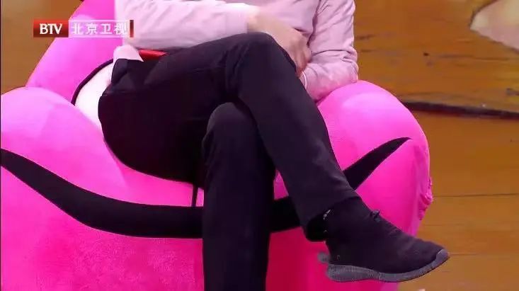 侧睡趴着睡腰痛怎么回事,腰酸背痛5个动作拯救你的腰