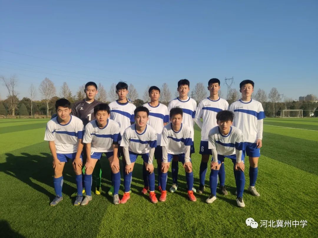 喜报足球比赛第一名,足球队夺冠庆祝