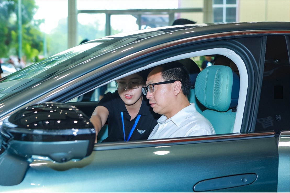 纯电续航1000公里远航y6表现如何,远航汽车y6发布会