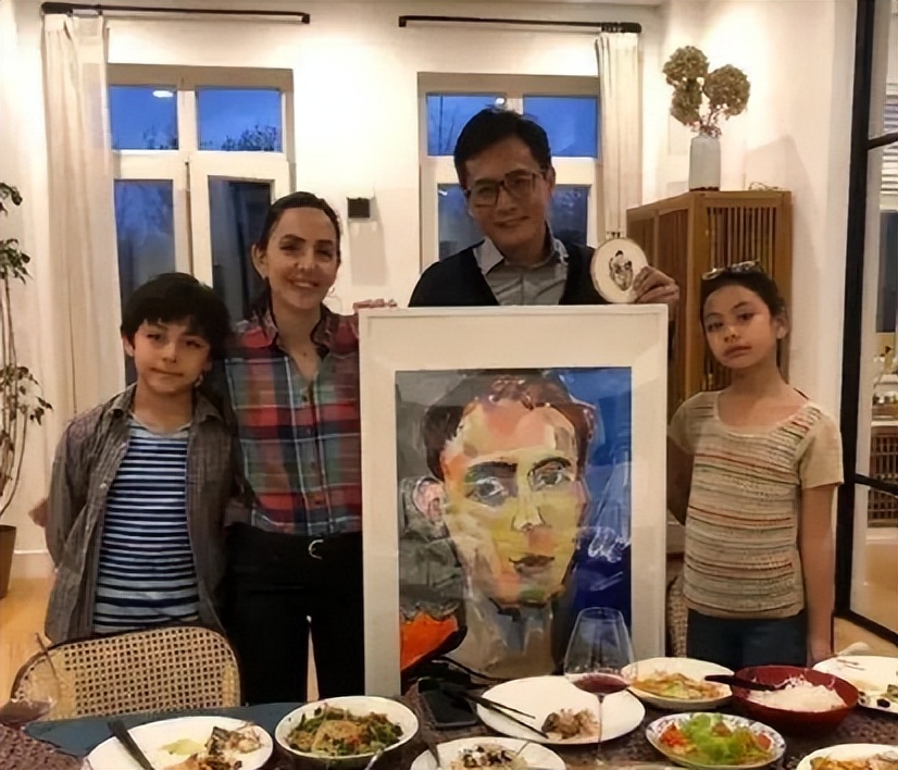 刘烨儿女照片近照,刘烨的儿子和女儿近照图片