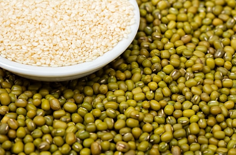 体检报告上胆固醇高别慌这样做,体检报告胆固醇高是怎么回事