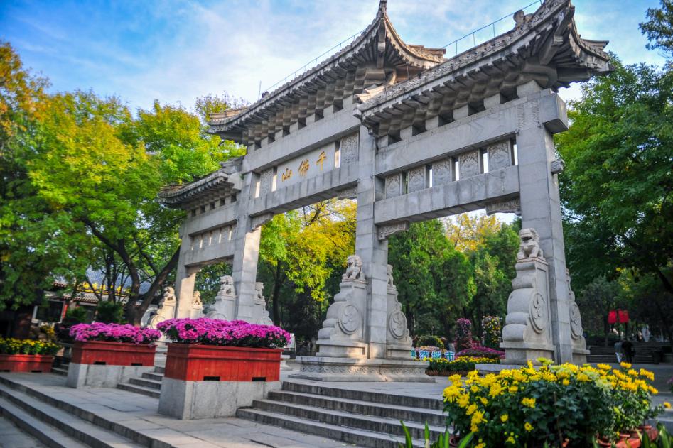 夜爬济南千佛山看日出,夜爬千佛山攻略