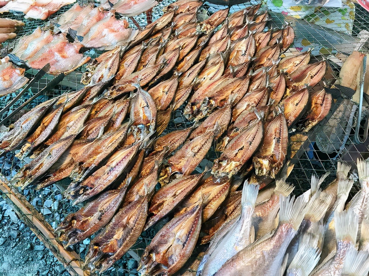 咸鱼为什么有刺鼻味,广东咸鱼为什么是臭的