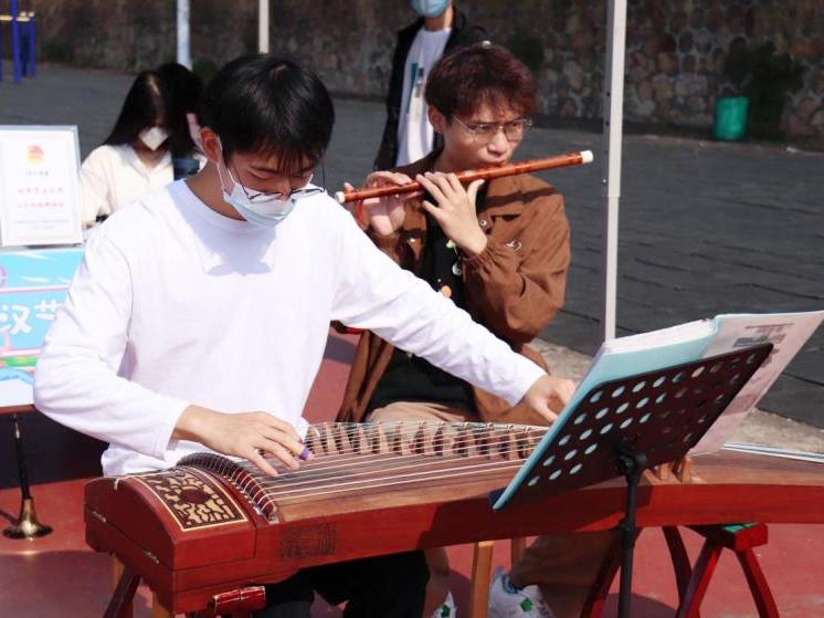 武汉软件工程职业学院在校学生,武汉软件工程职业学院春夏秋冬