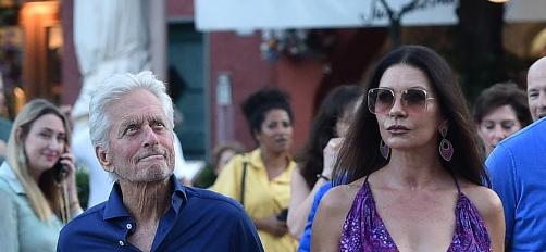 泽塔·琼斯：守了花心老公23年，女儿像父亲，儿子遗传她的高颜值