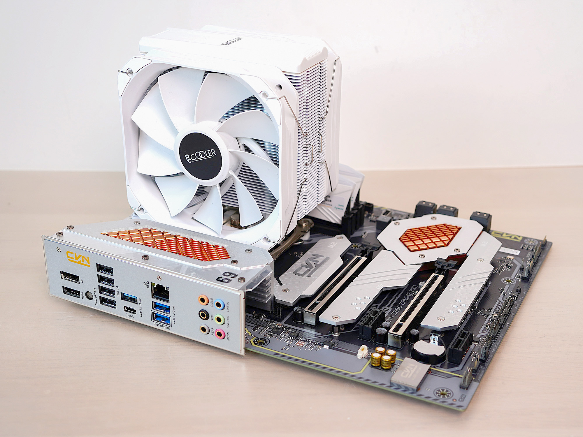 白银经典配色，最强风冷组合，能玩老头环，也是生产力的PC主机