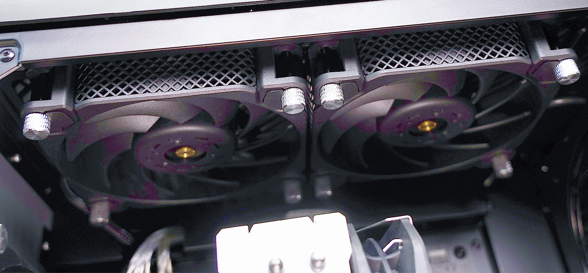 都2022年了，1080p分辨率下4GB显存够用吗？迟到的*X6R5**00XT评测