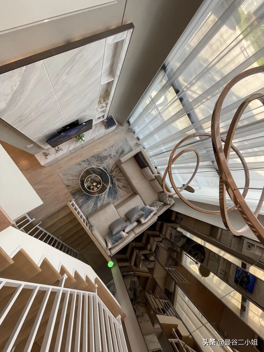 只要100多万的泰国三层别墅，6米挑高玻璃窗，比千万豪宅还大气