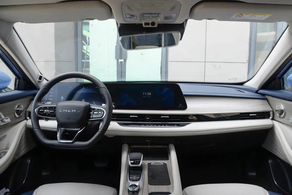 奇瑞艾瑞泽8新款2023落地价,奇瑞艾瑞泽8对比长安uni-v