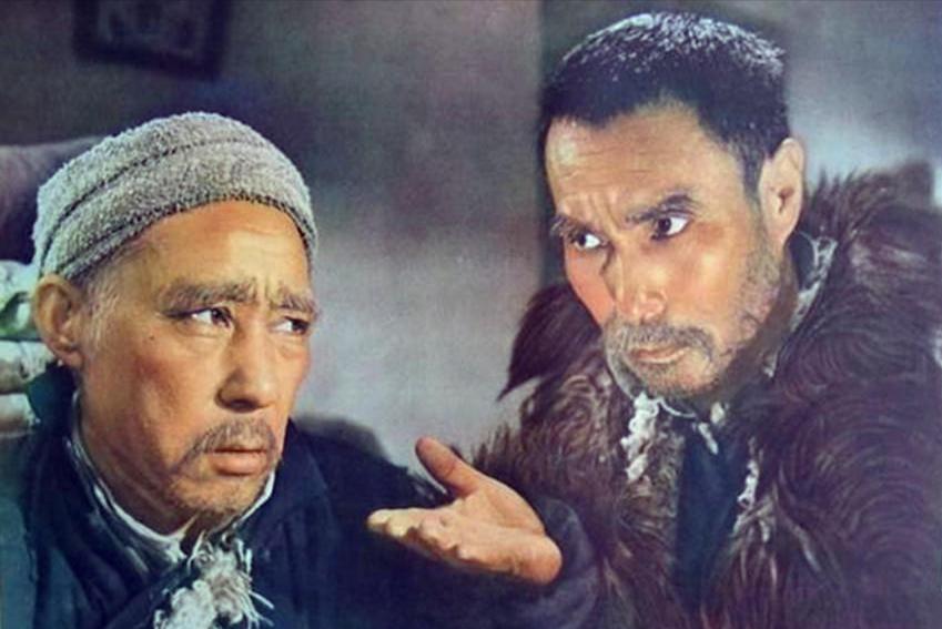 “十七年”电影中，田野、工厂与*会集**，是呈现幸福生活的主要地点