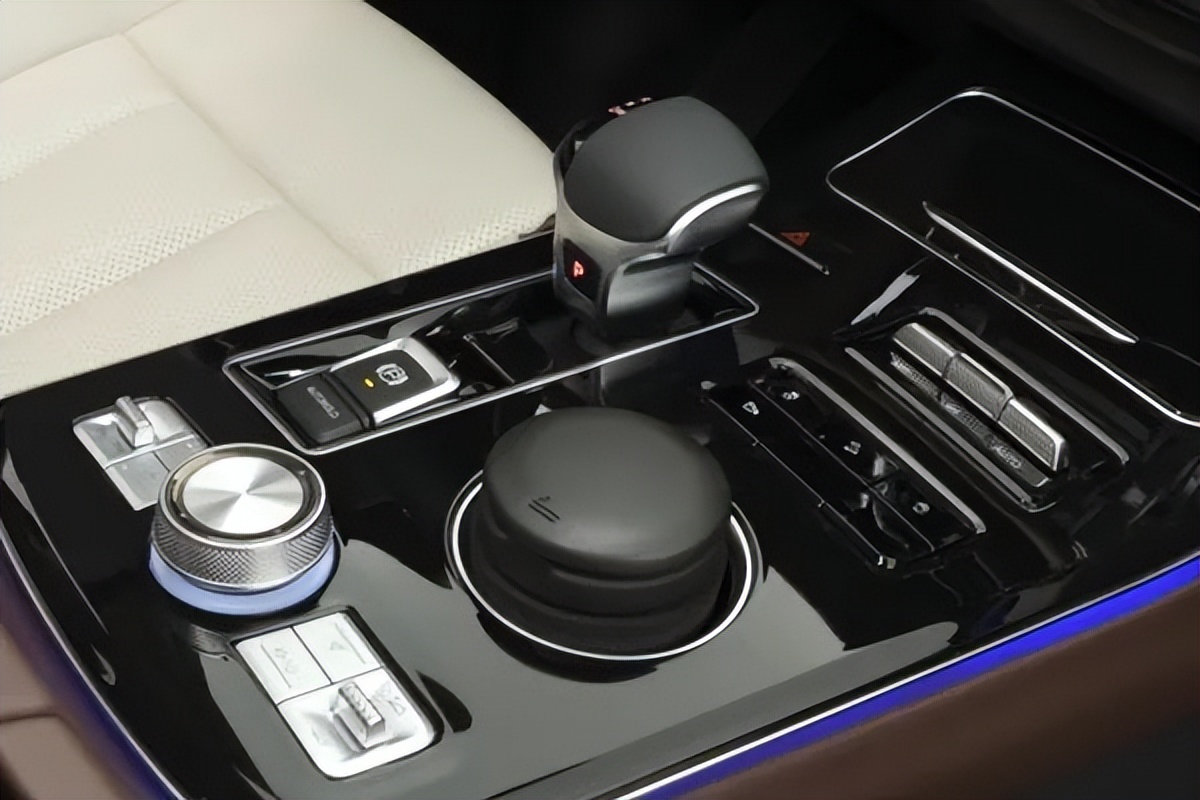 双联屏不一定要看奔驰福田皮卡大将军双联屏实车曝光|卡车之友网