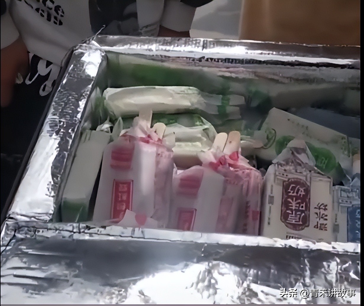 13岁姐姐带着五岁弟弟卖冰棍，三天卖出1000多根，挣了学费