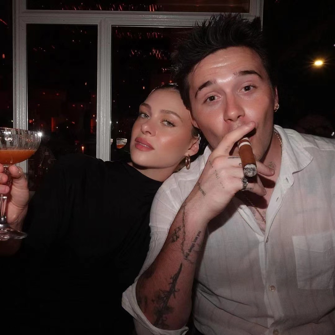 囧三带女友与家人度假，大布继续蜜月旅，只有刚失恋的RORO在苦练