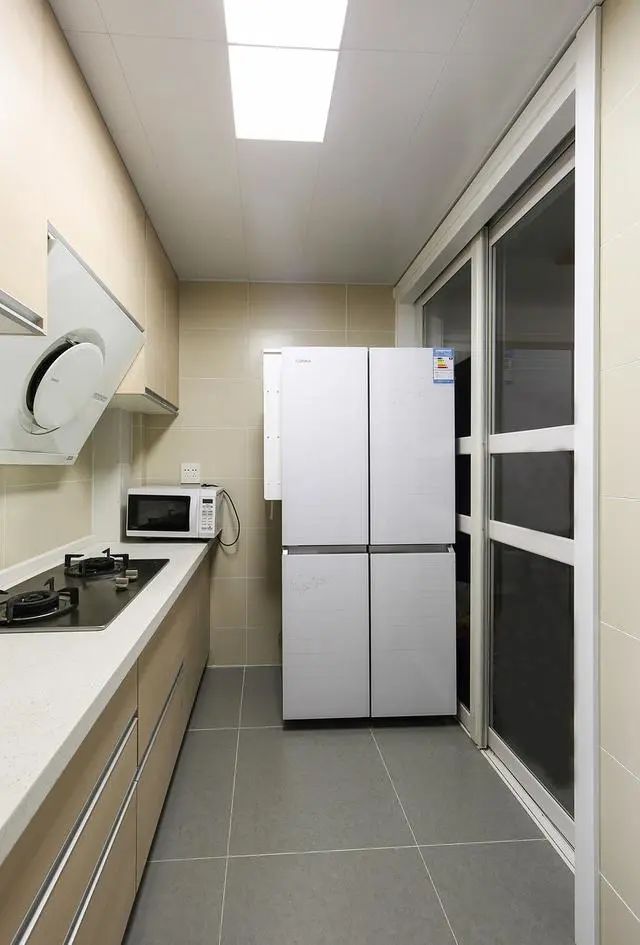 冰箱是放在厨房好还是放在餐厅好,冰箱放厨房好还是放客厅好效果图