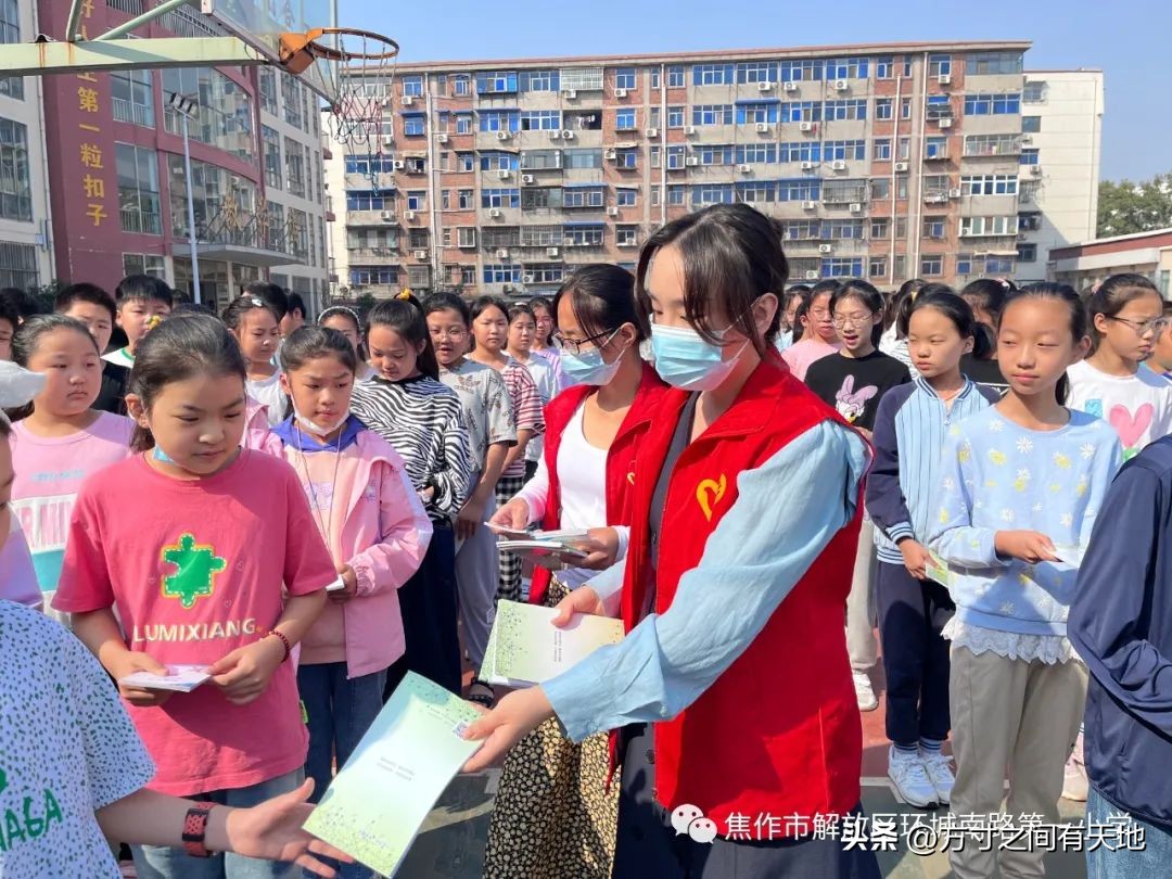 科普助力双减小小少年科技梦——环南一小科技志愿者科普宣传活动