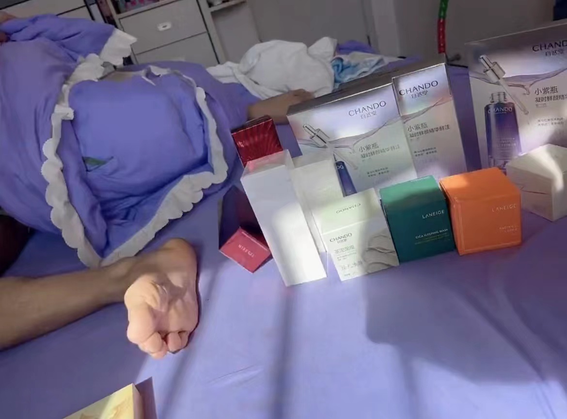 宝妈双十一买900多护肤品,宝妈花900买化妆品被老公一脚踢开