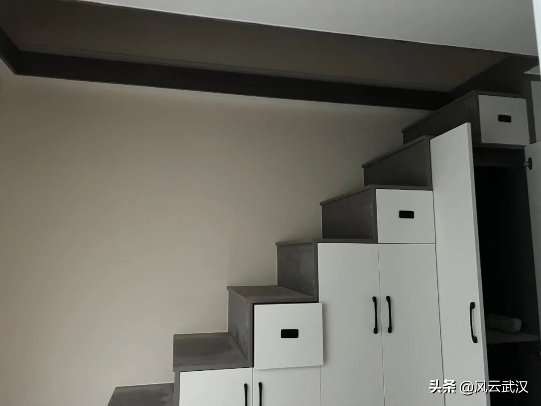 物业神操作!武汉一小区架空层变豪华“会所”