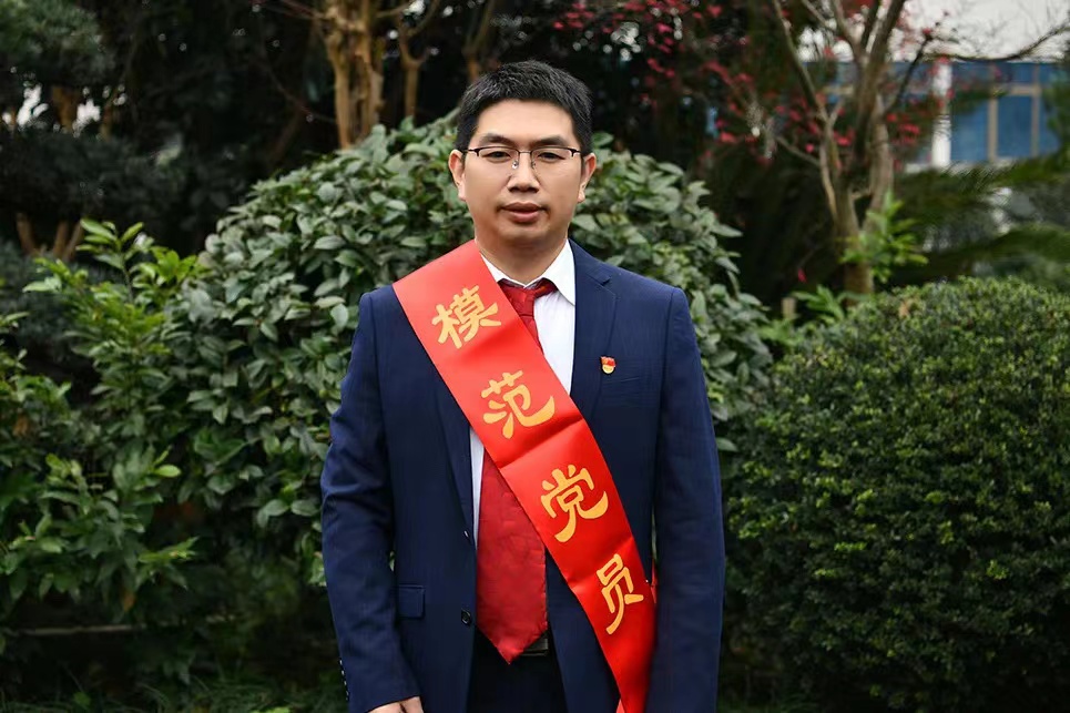 不可忽视的未来“脊梁”关注脊柱侧弯——记郴州市第一人民医院孙伟主任