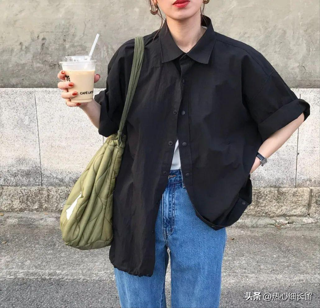 t恤加上立体感强的衬衫气场全开,女式短袖t恤衬衫