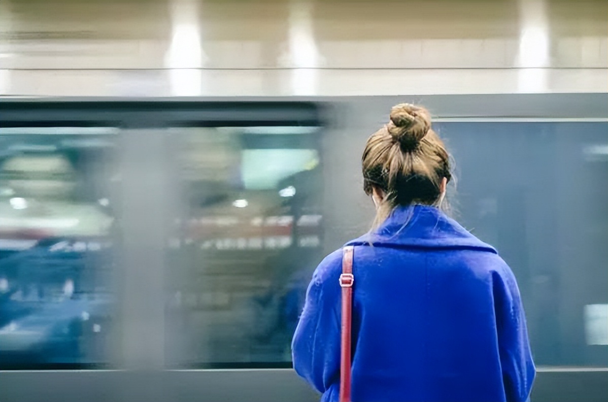 经常找你借钱自己又没钱,经常找别人借钱你不觉得丢人吗