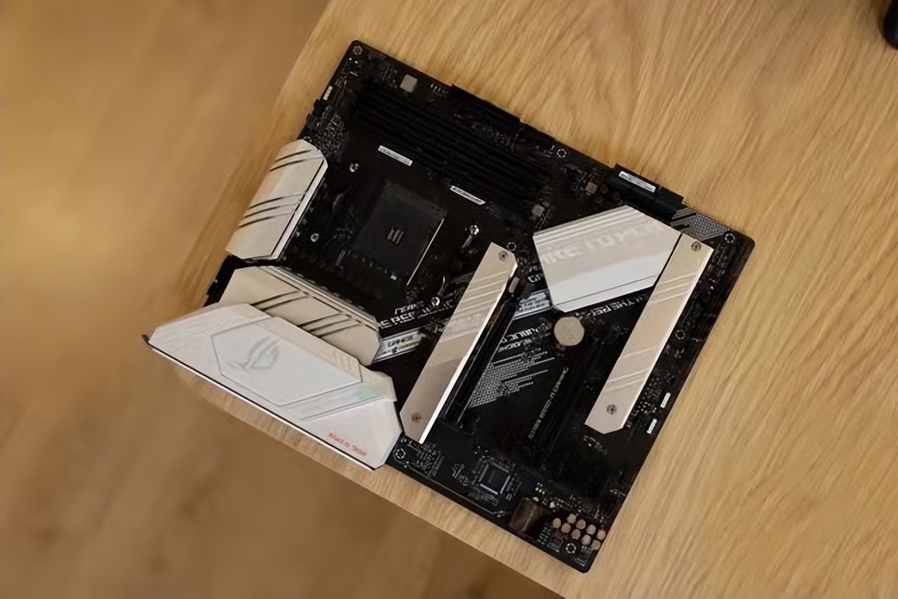 618如何用1万元装一台ROG玩家国度全家桶电脑