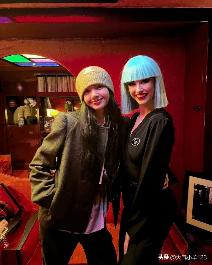 王嘉尔对lisa疯马秀的评价,lisa在疯马秀上表演引争议