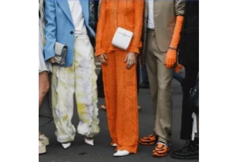 一直在亏钱的人,一直在赚钱却还是很穷