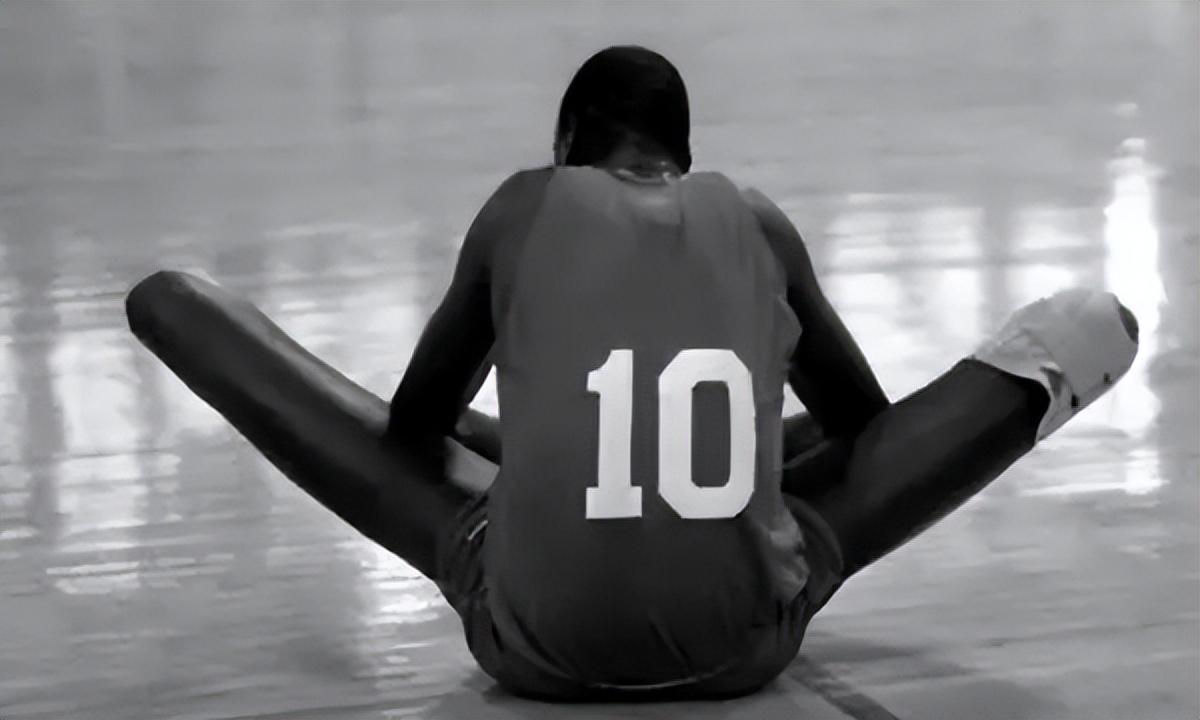 不看图片不敢相信！身高2米31波尔身材有多夸张？游泳像巨型水怪