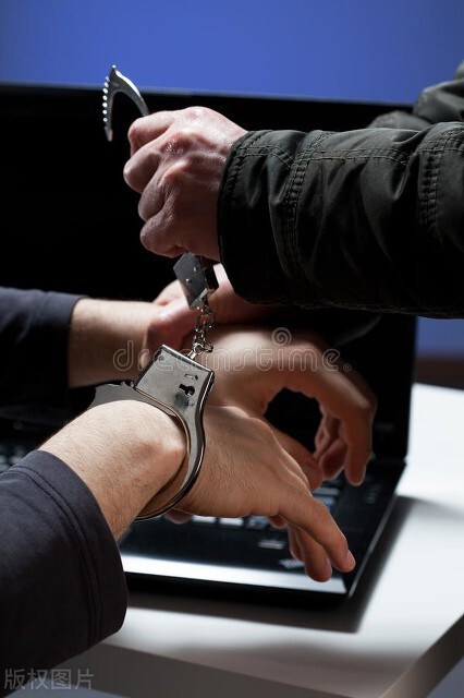 2007年嗜色恶狼将舞女骗到野外交易苟合三次分文不给还把她杀害