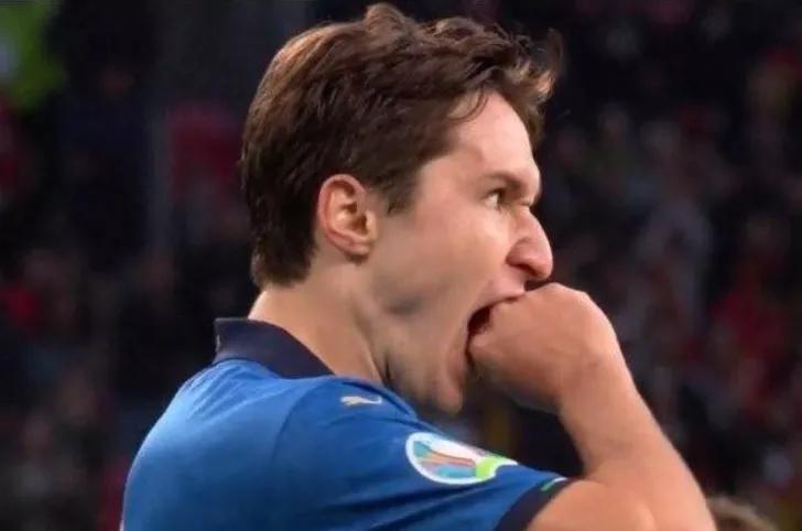 意大利人一个手势被玩坏，网友：捆住他们的手，就说不了话了