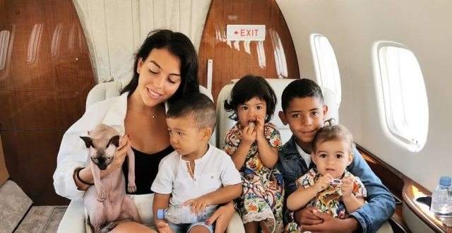 从贫民窟走出女孩到民国亿万富婆,从贫民窟女孩到百亿大亨第十六集