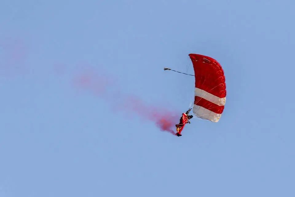 新加坡国庆烟花观看,新加坡国庆节空军跳伞