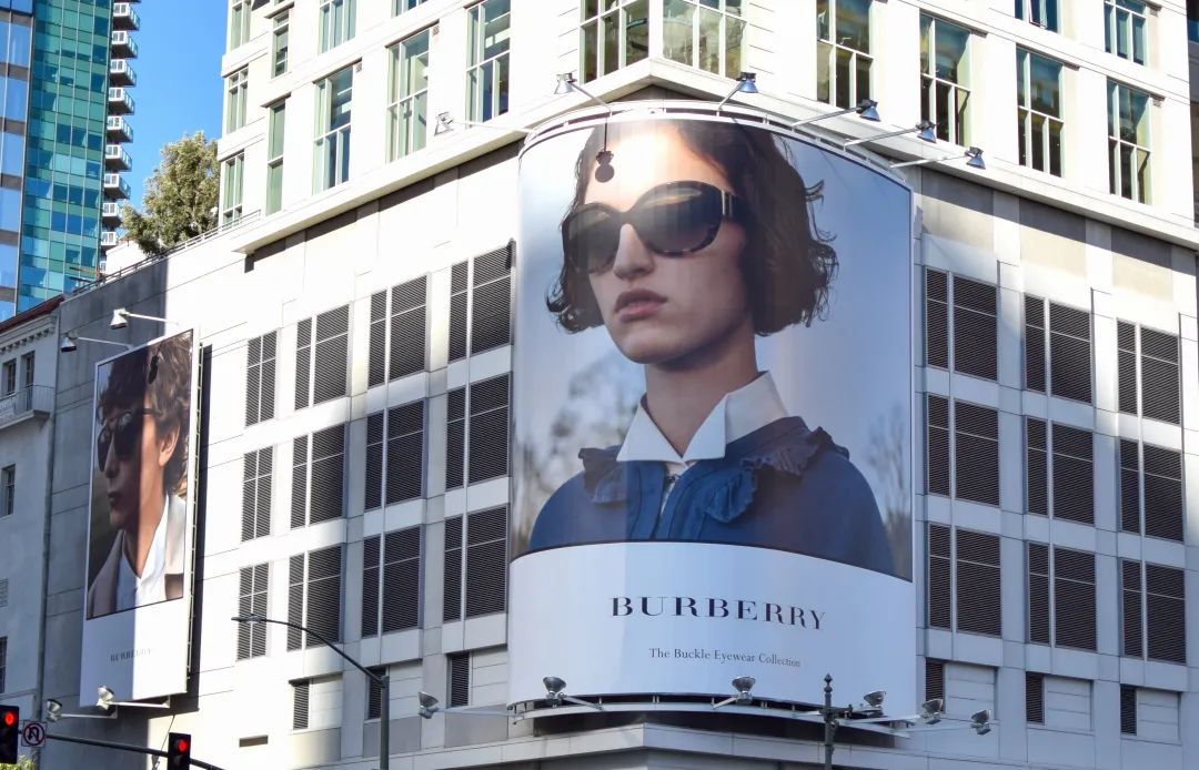 鸿星尔克再捐1亿元款物；斯凯奇二季度收入创历史新高｜行业热点