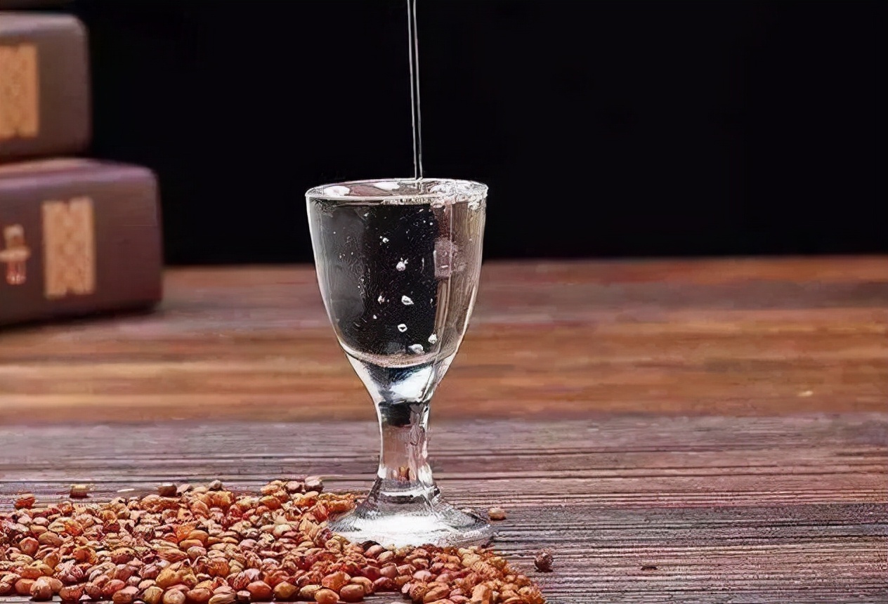 哪种纯粮白酒既便宜又好喝,哪款纯粮食白酒好喝又不贵