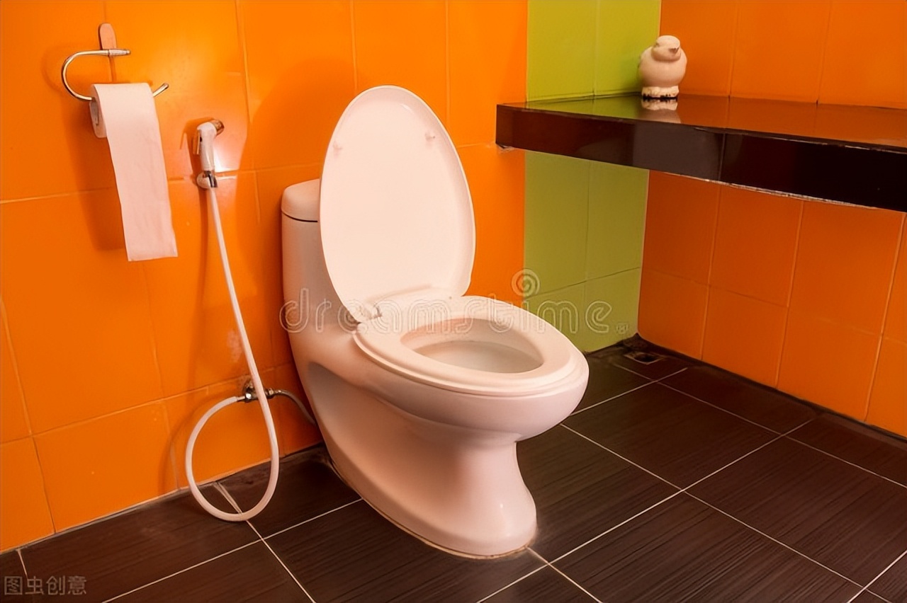 上厕所过程中途冲水,如果上厕所时很难受怎么办