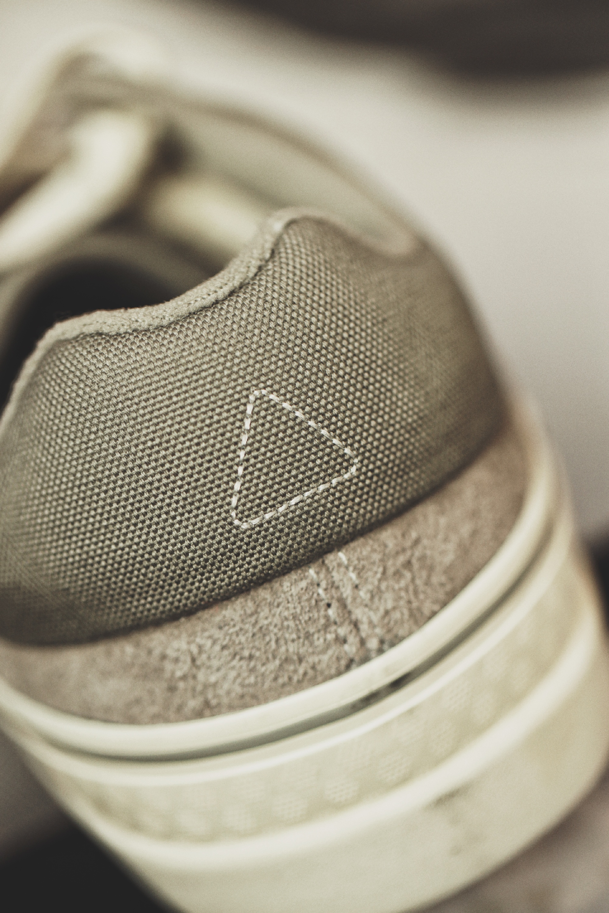 拉塞尔和国产篮球鞋,安踏拉塞尔球鞋一代