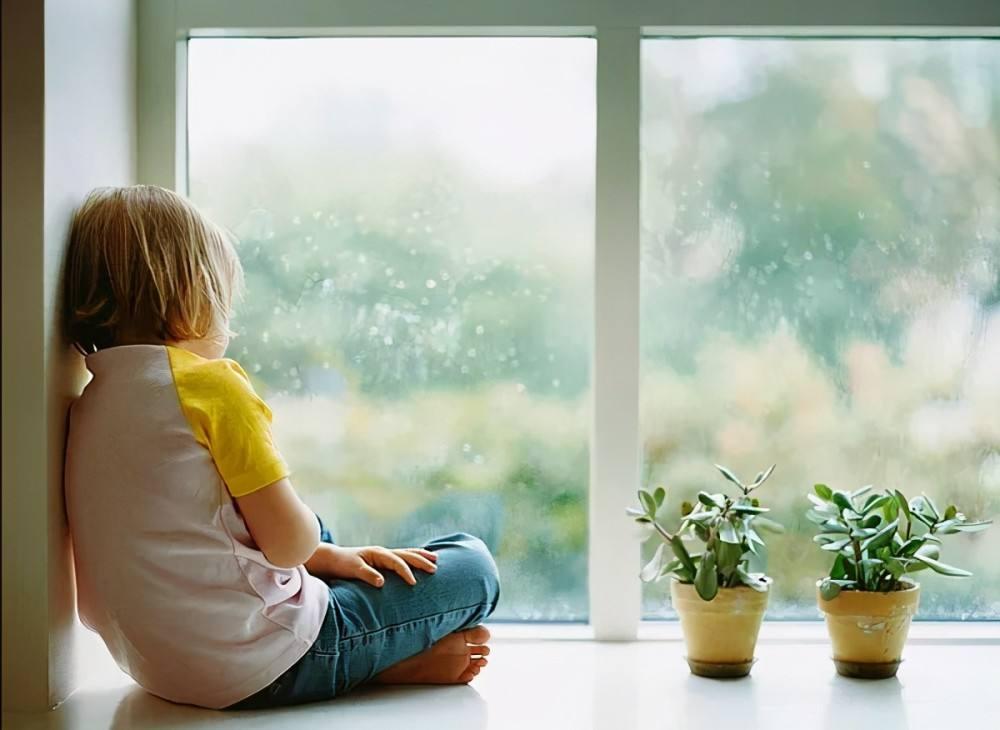 孩子从小养成爱哭的习惯,从小就爱哭的孩子是不是有出息