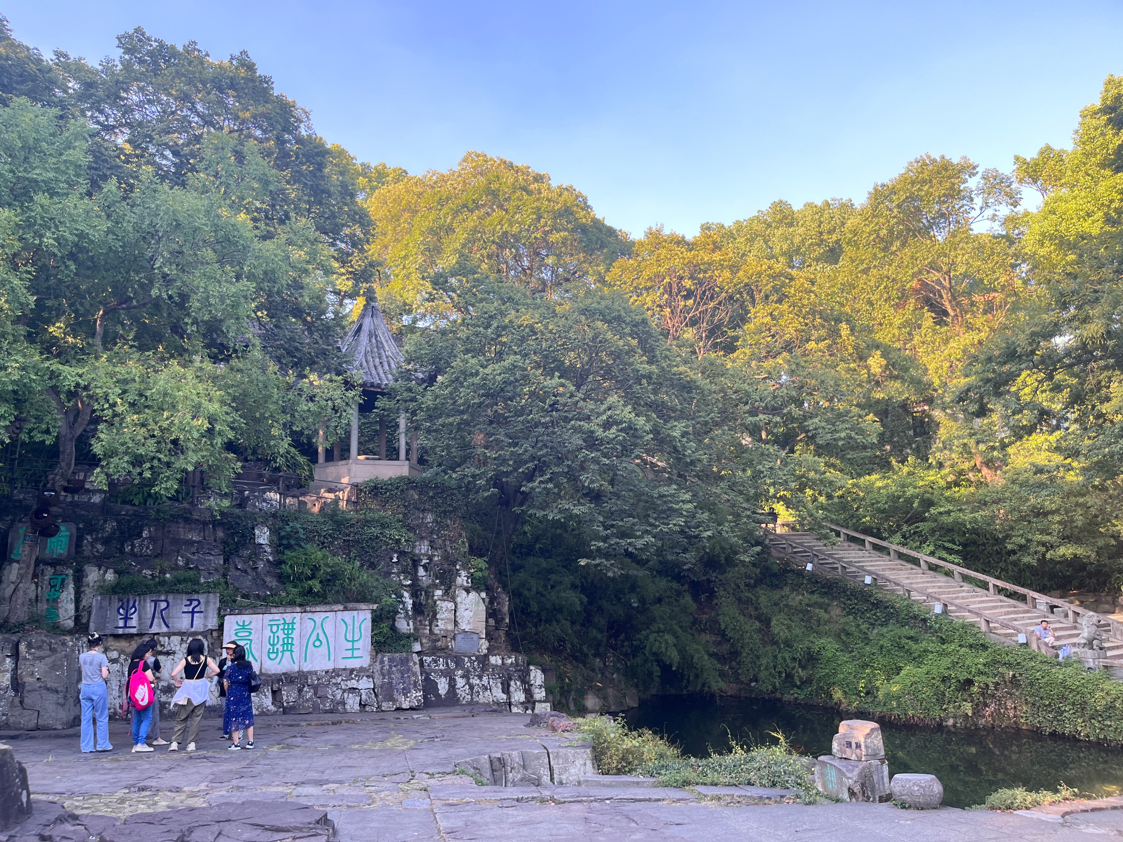 苏州园林和虎丘哪个值得游玩,苏州虎丘还有什么风景区呢