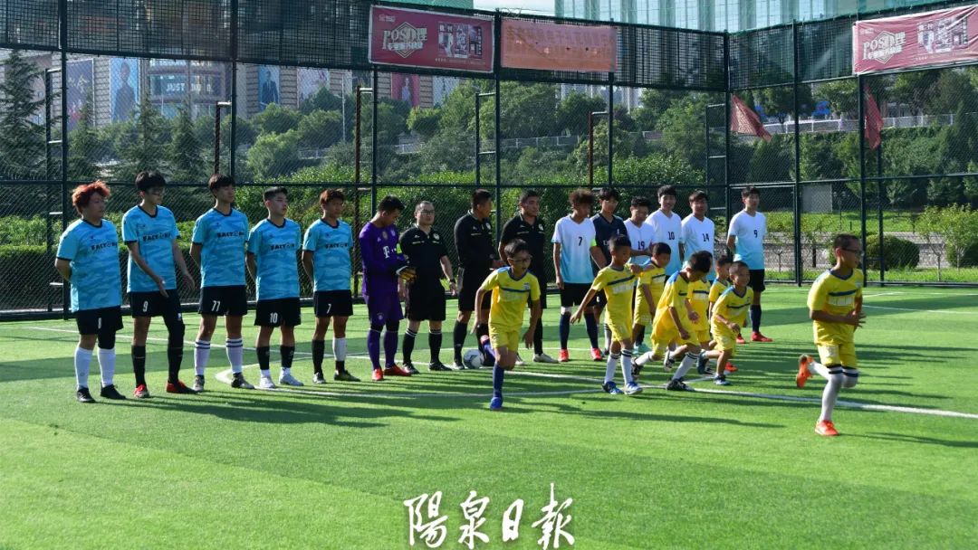 周末看足球比赛,周末去球场看球