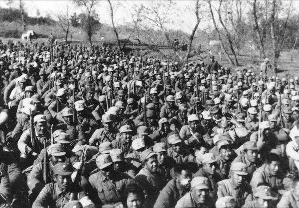 新四军战士腹背受敌,腹背受敌的新四军