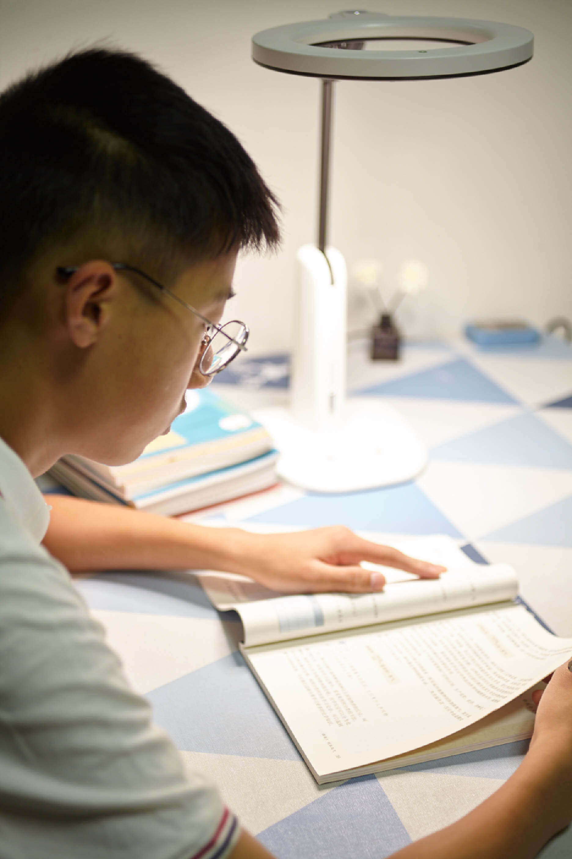 爱德华护眼灯真的有用吗,爱德华红光护眼灯对眼睛有伤害吗