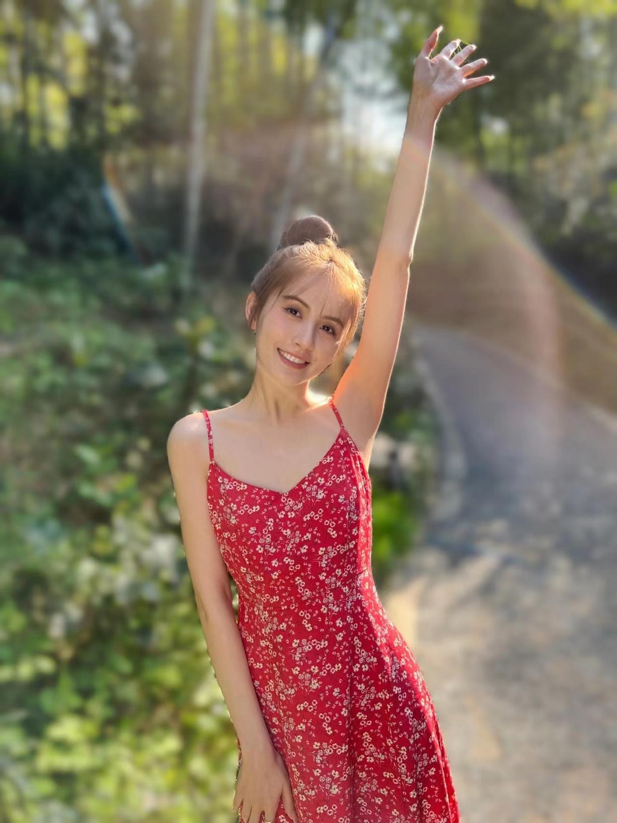 10秒教你学会摆拍再也不用剪刀手,16个摆拍动作告别剪刀手