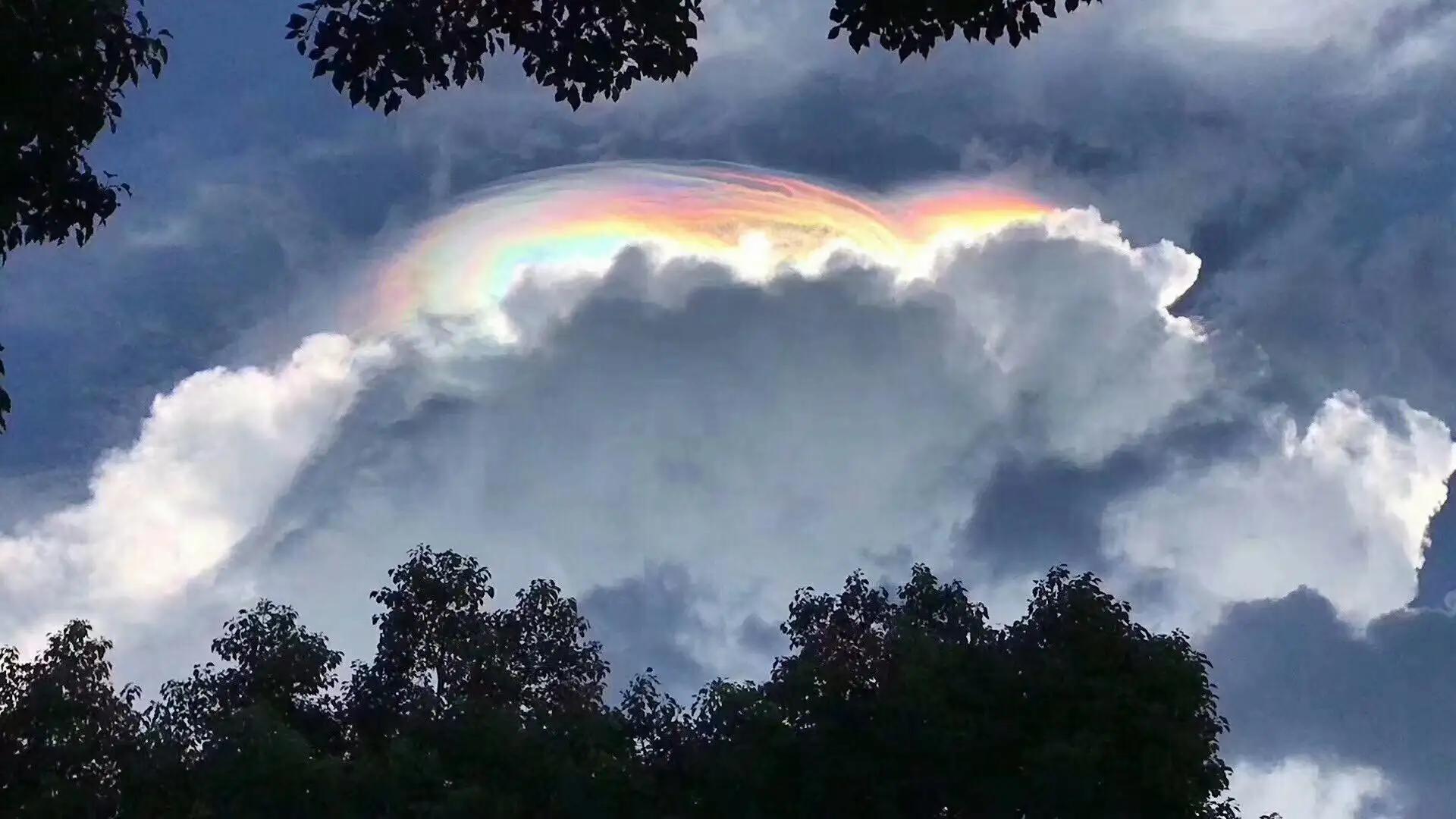 罕见“七彩祥云”现身浙江,形成条件极其苛刻,是好运的预兆吗?