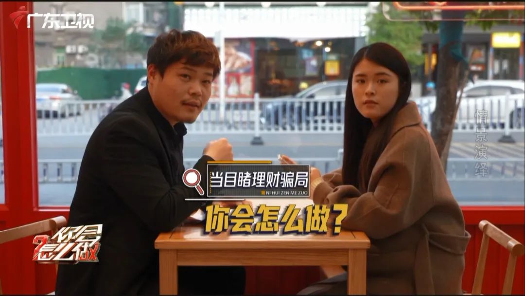 销售忽悠全职妈妈高价买理财课，路人开启“话痨”模式连番质问