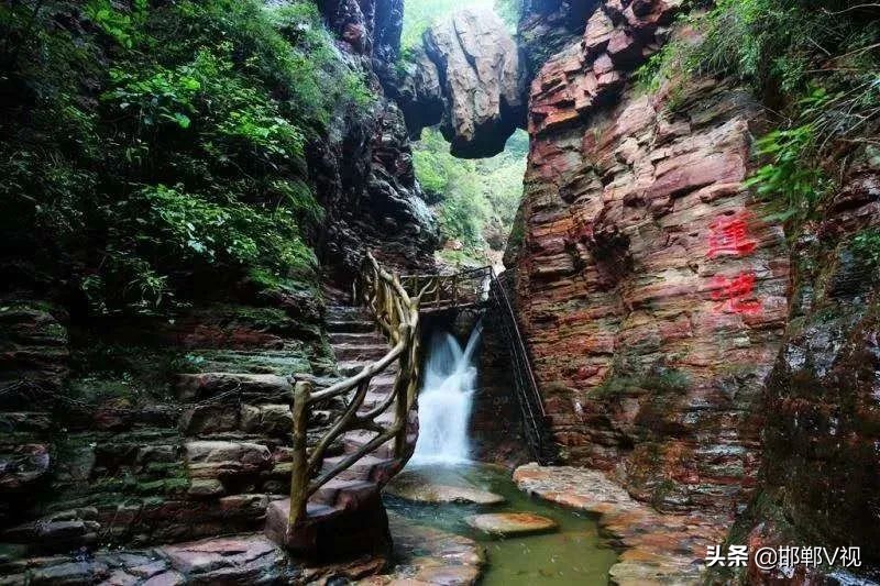人间仙境七步沟,雨后天边云雾缭绕宛如人间仙境