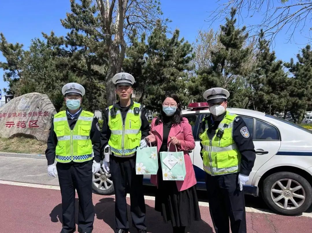 山东交警全方位保障出行安全畅通,暖心2019山东交警温暖守护回家路