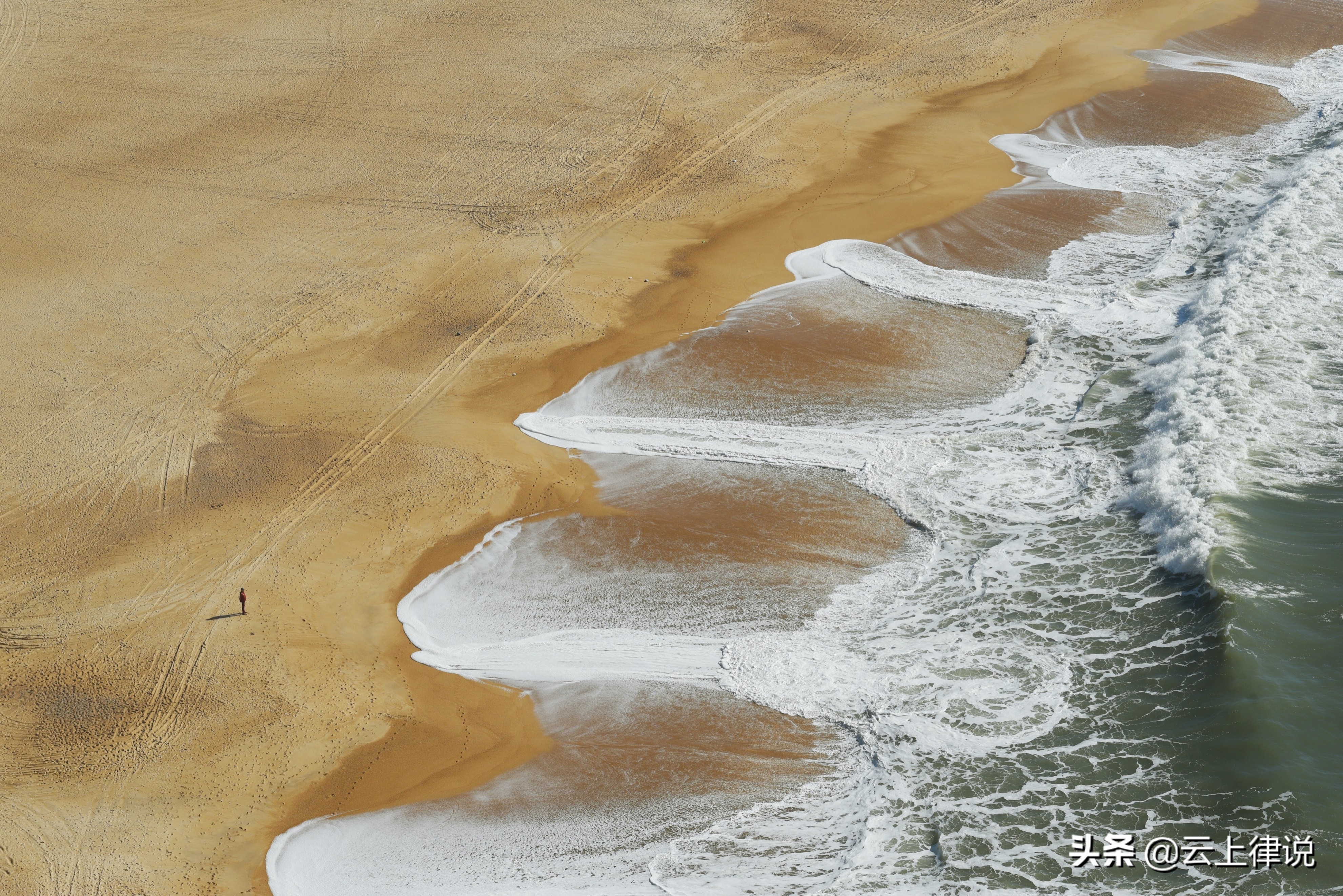 开发商说没有及时还清房款,购房者未取得房屋贷款谁还